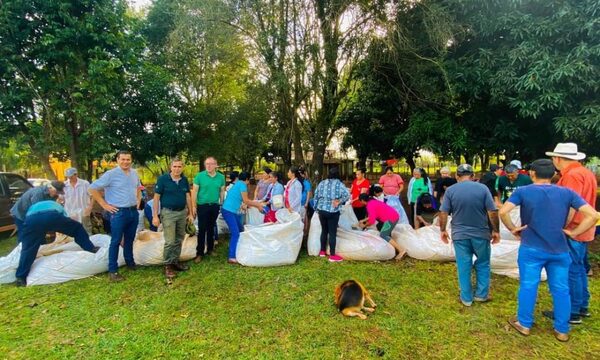 Capacitan a productores y entregan semillas en Minga Guazú