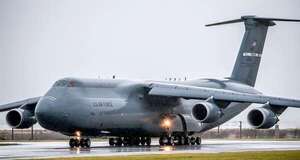 El avión militar más grande de los Estados Unidos aterriza hoy en nuestro país - Nacionales - ABC Color