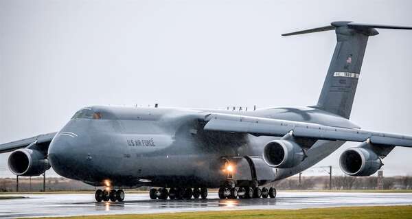 El avión militar más grande de los Estados Unidos aterriza hoy en nuestro país - Nacionales - ABC Color