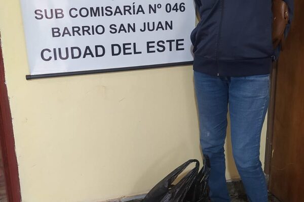 Atrapan a mujer que hurtó shampoo y enjuague de local