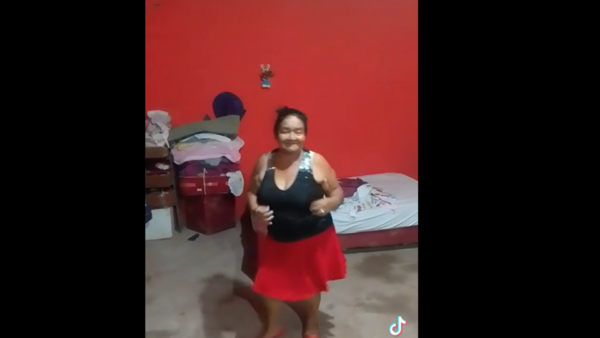 Los pasos prohibidos de ña Rufina al ritmo de "La Cachuchita"