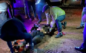 Pareja que viajaba en motocicleta herida en accidente