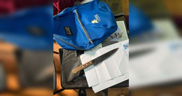 Diario HOY | Alumno llevó un enorme cuchillo en su mochila y causó susto en un colegio
