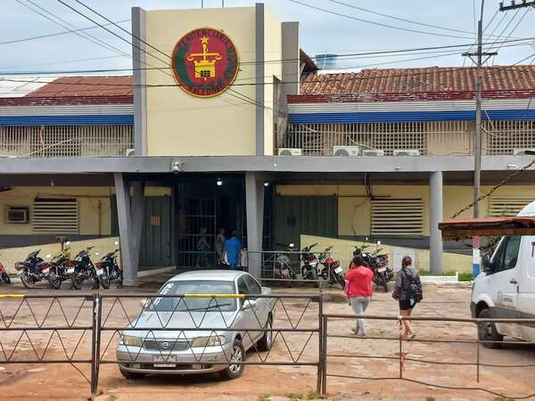 Extorsiones y estafas telefónicas desde Tacumbú: allanaron la Dirección de Establecimientos - Policiales - ABC Color