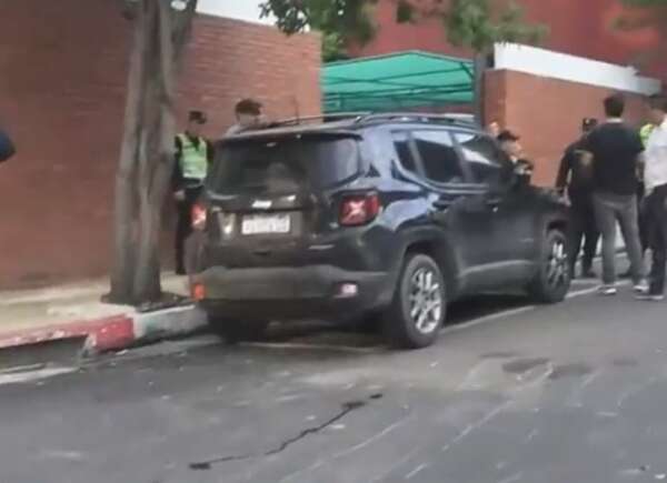 Un motociclista fue arrollado por una camioneta con chapa argentina en el microcentro de Asunción - Policiales - ABC Color