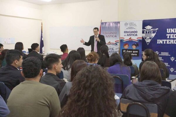 Universitarios participaron de charla “La Justicia, nuestra meta”