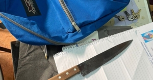 La Nación / Fiscal indaga caso de alumno que tenía un cuchillo en su mochila