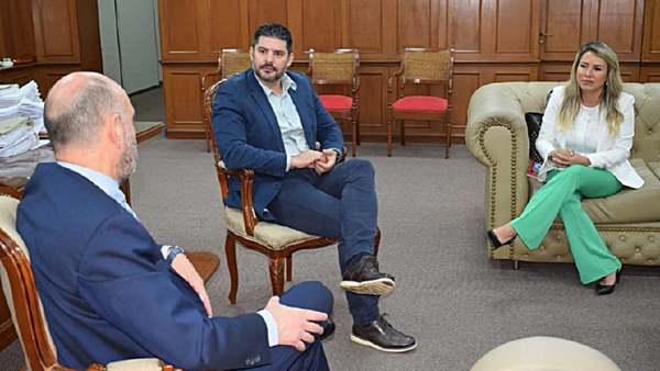 Titular de Senatur admite que incurrió en nepotismo al contratar a una sobrina - Noticiero Paraguay