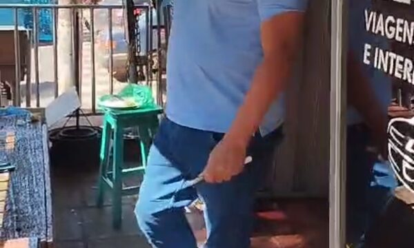 Prepotente taxista agrede a conductor de Bolt