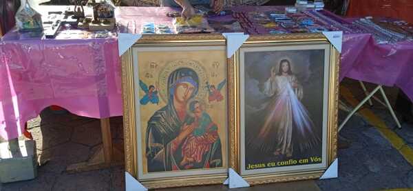 Novenario a Perpetuo Socorro dispone de venta de comidas típicas y articulos religiosos