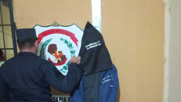 Detienen a dos personas tras robo por tercera vez a casa comercial en Santaní