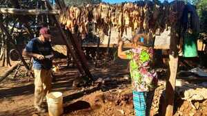 Una familia se ingenia para procesar sebo y generar ingresos en Misiones