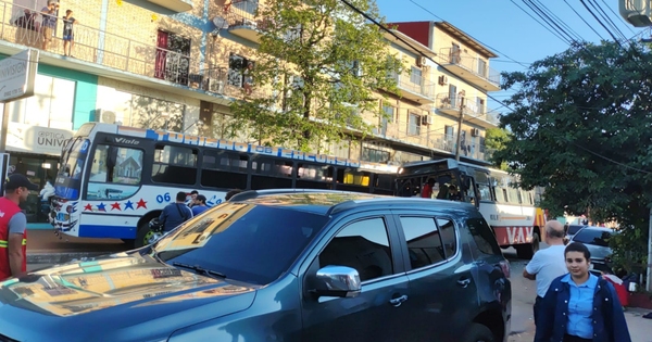 Diario HOY | Choque de buses y batalla campal en San Lorenzo