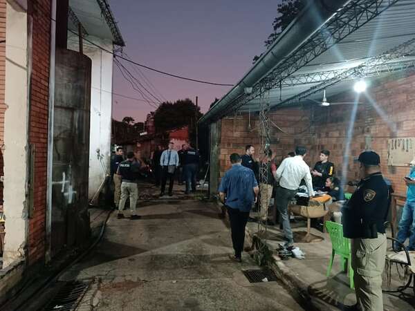 Video: así llegaron hasta el presunto aguantadero del grupo criminal que asaltó una casa de cambio - Policiales - ABC Color