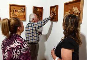Vernissage de obras talladas en madera - Sociales - ABC Color