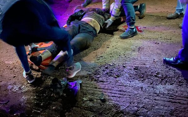 Pareja de motocicletas sufrieron serias lesiones tras un accidente – Diario TNPRESS