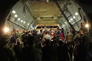 Superavión de los EE.UU. trae donaciones a las FF.MM. para el combate a incendios - Nacionales - ABC Color