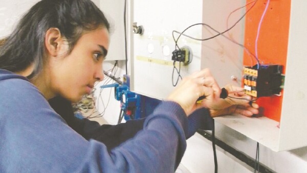 EXTRA y SNPP te traen curso a distancia de Electricidad Básica