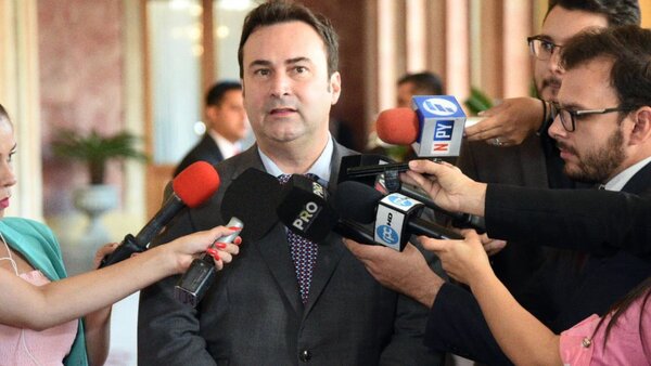 Ex presidente del IPS y su esposa son imputados por presunta estafa y lavado de dinero