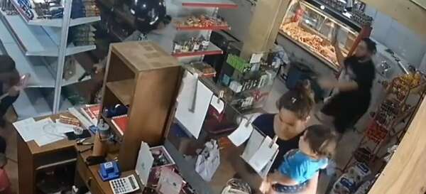 Con mazo de carnicero, comerciante espantó a motochorros y evitó asalto - Noticiero Paraguay
