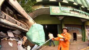 Comuna interviene edificio abandonado y utilizado como guarida de adictos