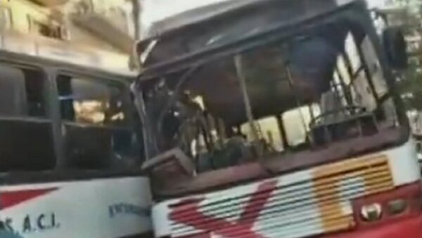 Bus con pasajeros termina chocando en medio de carrera en San Lorenzo