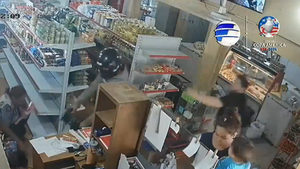 Video: Con mazo en mano, comerciante enfrenta a delincuente y frustra asalto en Capiatá