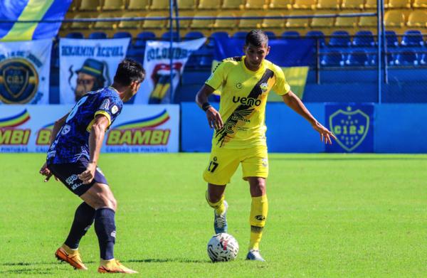 Versus / Recoleta cae en el Chaco y Carapeguá se acerca cada vez más