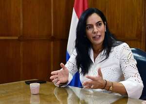 Lo que respondió la ministra Claudia Centurión sobre adjudicación a firma denunciada por falsificación - Economía - ABC Color