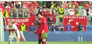 Invadieron campo de juego para una selfie con Ronaldo