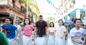Diario HOY | Peña participó de la tradicional carrera vosa en la fiesta de San Juan del centro