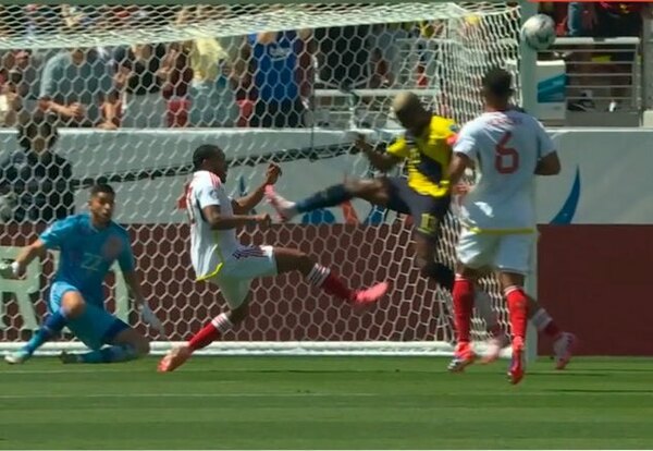 Versus / ¡Terrible! La tremenda patada de Enner Valencia que le costó caro a Ecuador