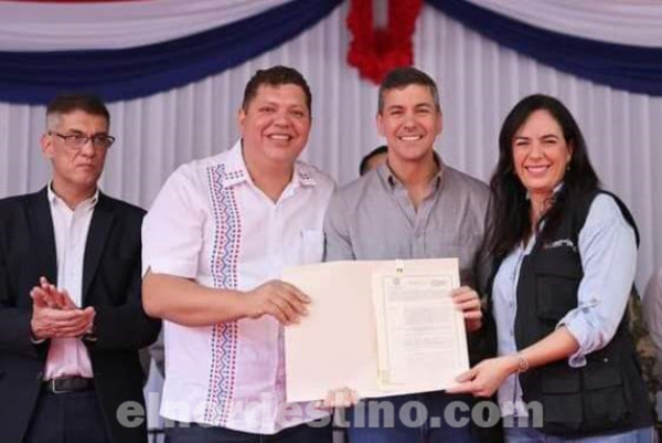Durante Día de Gobierno en capital de Amambay, gobernador Juancho Acosta fue felicitado públicamente por Santiago Peña - El Nordestino