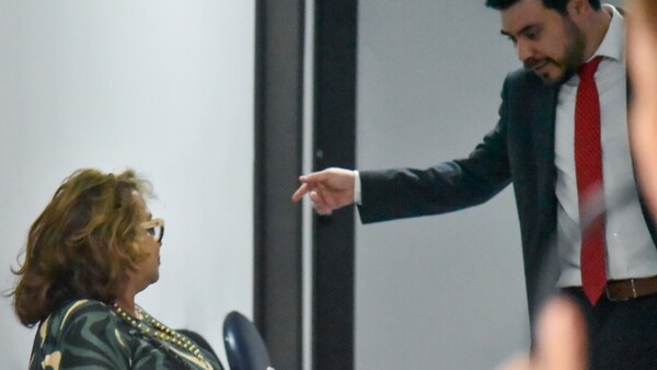 Esposa de RGD admite complicidad al exigir la mitad de los bienes