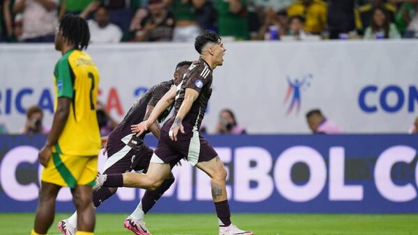 México triunfa ante Jamaica con lo justo