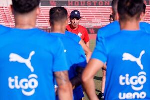Selección Absoluta: La Albirroja prepara la táctica para medir a Colombia este lunes - ADN Digital