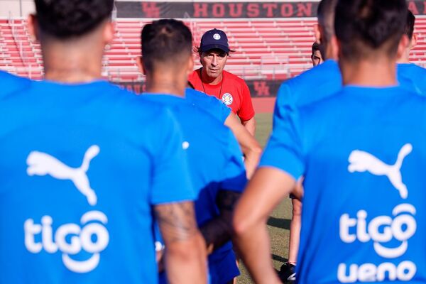 Selección Absoluta: La Albirroja prepara la táctica para medir a Colombia este lunes - ADN Digital