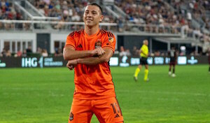 Versus / Sebastián Ferreira se destapa con un triplete en la goleada del Houston Dynamo