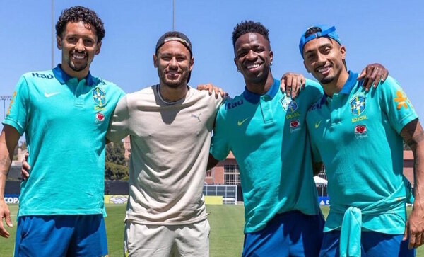 Versus / Neymar visita a la selección brasileña antes del debut en Copa América