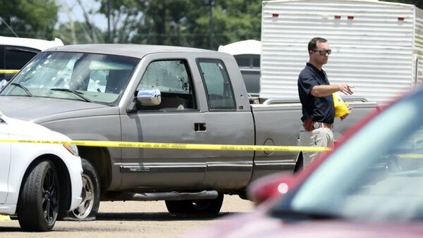 Muere la cuarta víctima del tiroteo masivo en una tienda de comestibles de Arkansas