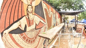 Vecinos en Asunción apuestan a un mural esgrafiado para embellecer una plaza