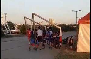 Niños de la Chacarita se quedan sin “cancha” - Nacionales - ABC Color