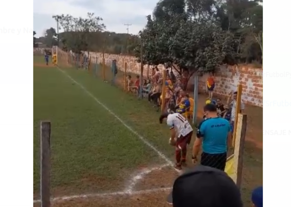 (VIDEO). ¡El hincha paraguayo en las canchas y el peor córner que chuta un pelotero!