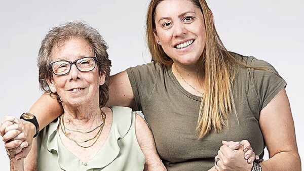 Madre e hija, unidas en la difusión teatral
