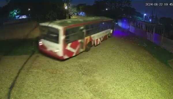 VIDEO: Peligrosa maniobra de conductor de bus interno - San Lorenzo Hoy