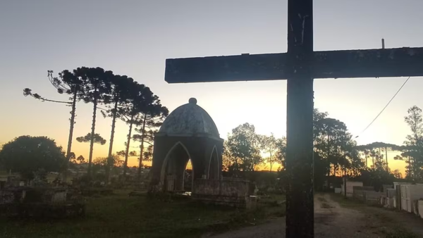 Tres menores sacan por “curiosidad” el cadáver de una tumba en Brasil