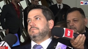 Latorre dice "romper" con el modelo tradicional pagando G. 4,5 millones a profesionales - Noticias Paraguay