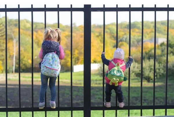 Niña de 2 años muere tras caerle un portón en la cabeza - La Clave