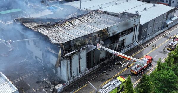 La Nación / Incendio en fábrica de baterías en Corea deja 22 muertos