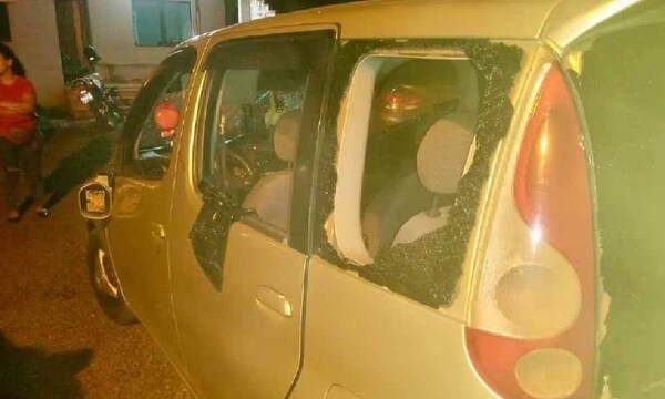 Hombre celoso reventó el vehículo de su pareja, la golpeó y huyó – Prensa 5